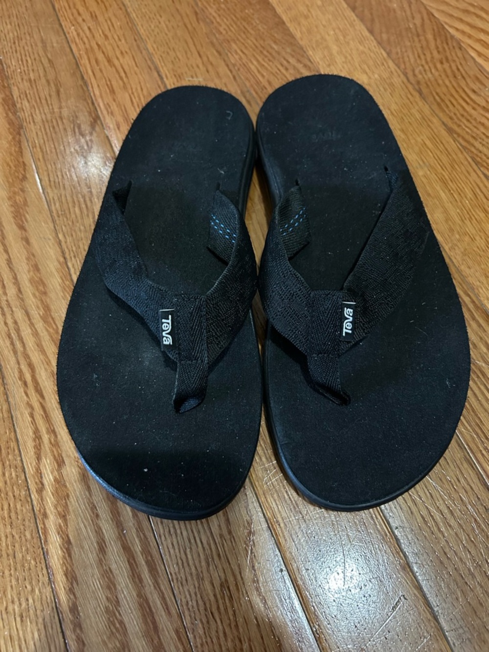 Like New! Teva Black Suede-Look Flip Flops VOYA. 🩴 Sz 9 Men’s
